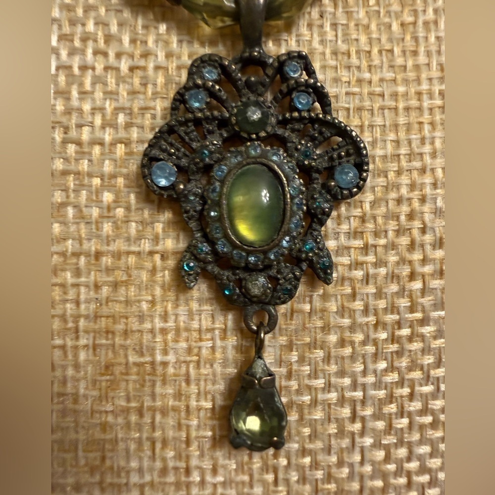 Elegant Vintage Green Beaded Necklace with Peridot & Aquamarine coloured stones